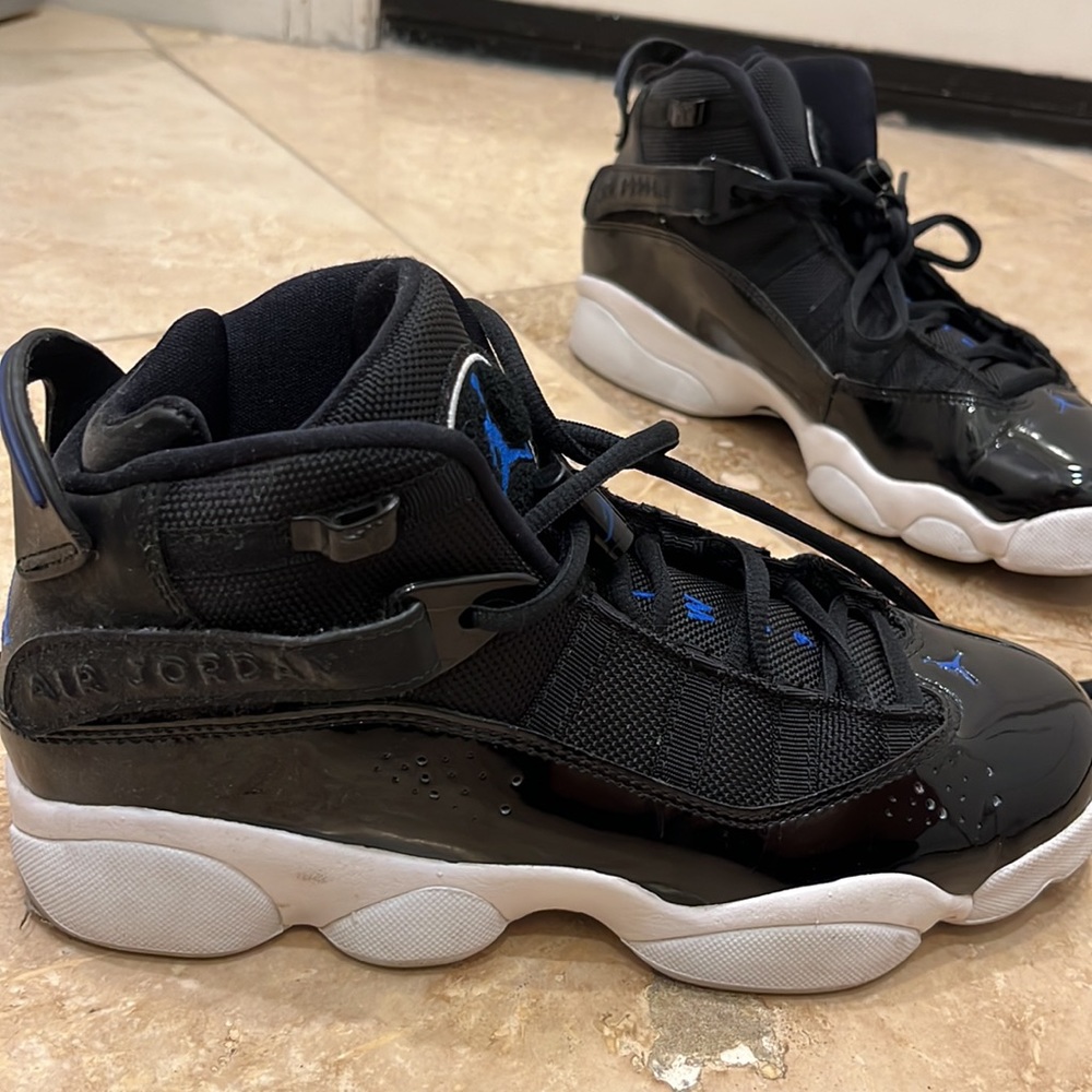 Used Jordan 6 rings boys 6.5 black/blue